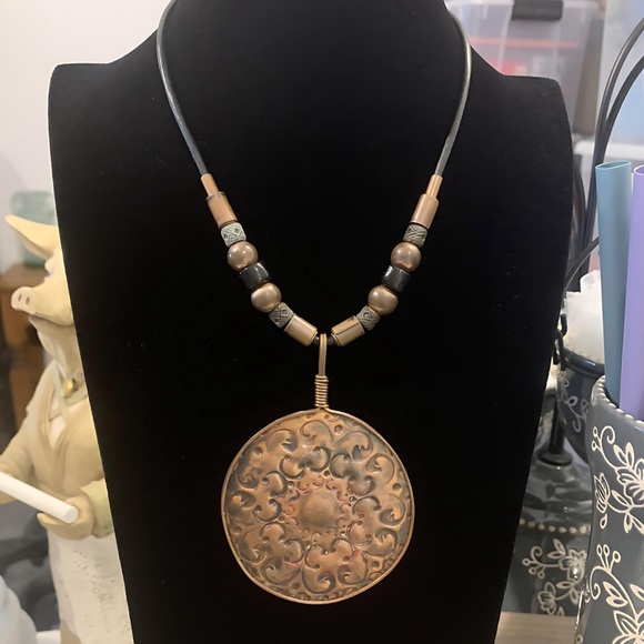 Artisan crafted necklace - Picture 1 of 8